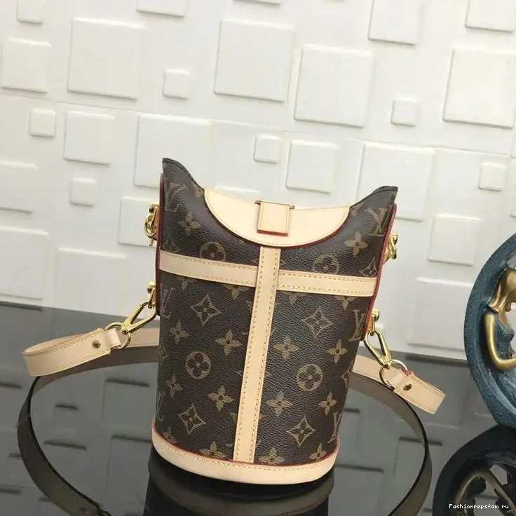 Fashionrepsfam ru LV 19T1L0043 Bags 0810